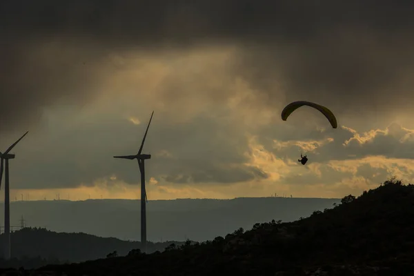 Parapente Entre Aerogeneradores Álava Barcelona España — Foto de Stock