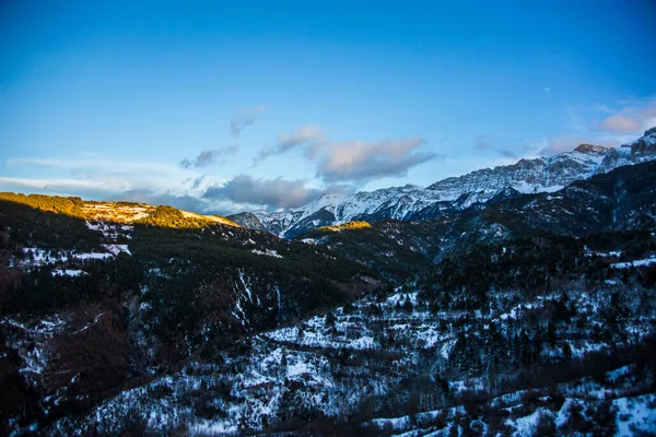 冬のセラ カディIn Cerdanya ピレネー山脈 スペイン — ストック写真