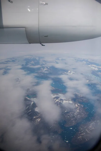 从商业飞机上俯瞰东格陵兰山脉 — 图库照片