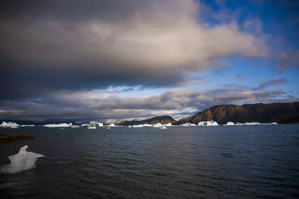 西南格陵兰Narsaq峡湾的夏季景观 — 图库照片