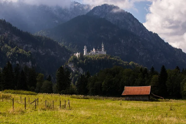在德国南部巴伐利亚的纽什万斯坦城堡避暑 — 图库照片