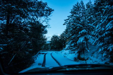 La Cerdanya, Pireneler, İspanya 'da kış ve 4x4