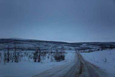 Nuorgam, Laponya, Finlandiya 'da kış yolu
