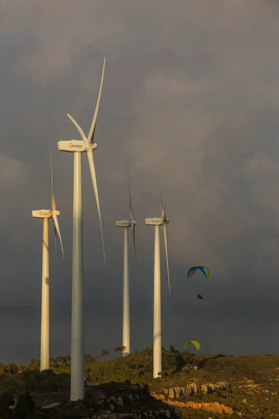 西班牙巴塞罗那Anoia风力涡轮机之间的滑行 — 图库照片
