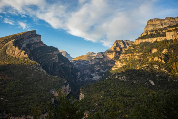 Scena Jesienna Parku Narodowym Ordesa Monte Perdido Hiszpania — Zdjęcie stockowe