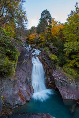 Ordesa ve Monte Perdido Ulusal Parkı 'nda sonbahar sahnesi, İspanya
