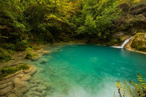 Scena Autunnale Nel Fiume Nacedero Urederra Navarra Spagna Settentrionale — Foto Stock