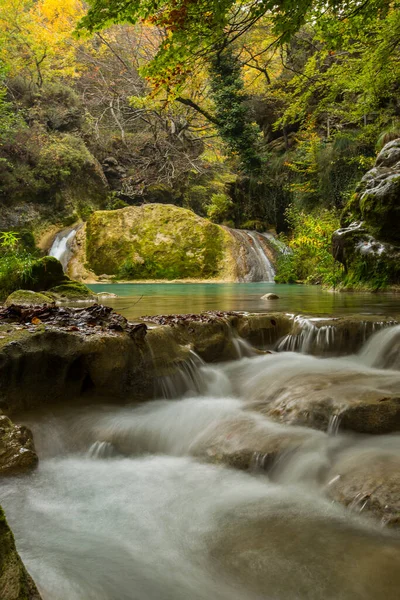 Scena Autunnale Nel Fiume Nacedero Urederra Navarra Spagna Settentrionale — Foto Stock