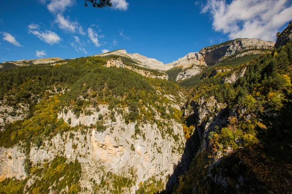 Herbstszene Ordesa Und Nationalpark Monte Perdido Spanien — Stockfoto