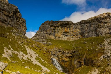 Ordesa ve Monte Perdido Ulusal Parkı 'nda sonbahar sahnesi, İspanya