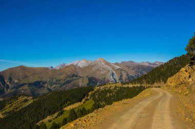Ordesa ve Monte Perdido Ulusal Parkı 'nda sonbahar sahnesi, İspanya