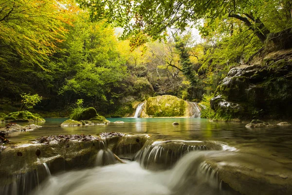 Scena Autunnale Nel Fiume Nacedero Urederra Navarra Spagna Settentrionale — Foto Stock