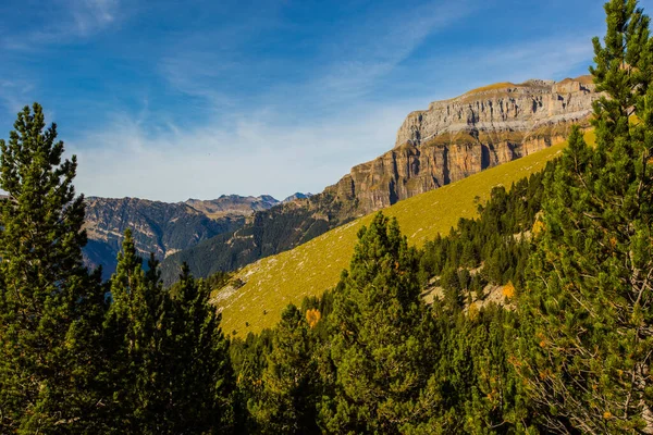 Scena Jesienna Parku Narodowym Ordesa Monte Perdido Hiszpania — Zdjęcie stockowe