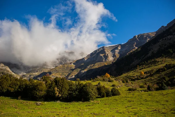 Herfst Scene Ordesa Monte Perdido National Park Spanje — Stockfoto