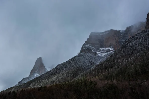 オルデサ島とモンテ ペルディド国立公園の冬 ピレネー山脈 スペイン — ストック写真