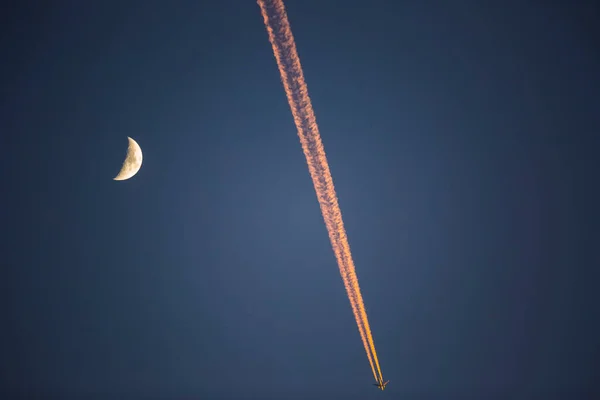 Puesta Sol Luna Avión Invierno Girona Cataluña España —  Fotos de Stock