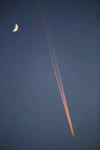 Pôr Sol Lua Avião Inverno Girona Catalunha Espanha — Fotografia de Stock