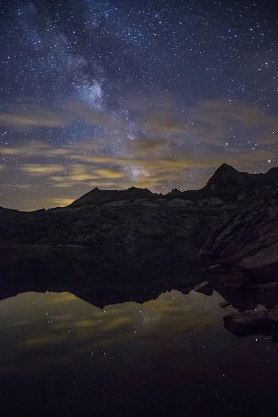 Summer Night Milky Way Ibon Estanes Lake Aragon Pyrenees Spain — Stock Photo, Image