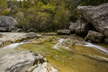 Ordesa ve Monte Perdido Ulusal Parkı 'nda sonbahar sahnesi, İspanya