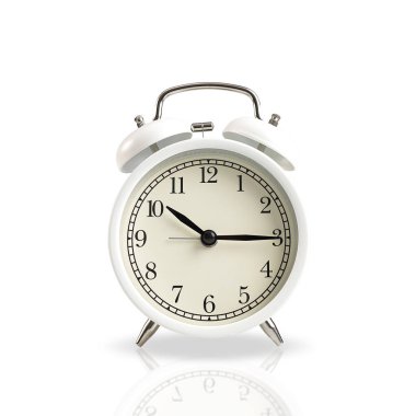İzole edilmiş arka planda beyaz retro alarm saati. kırpma yolları ile.