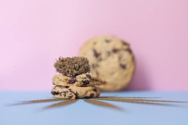 Çikolata ve marihuana kurabiyeleri. CBD Canabidol Gıda