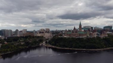Kanada ' Parlamento Binaları bulutlu bir günde