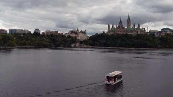 カナダ 曇りの日に国会議事堂 — ストック動画