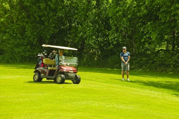 Ein Golfplatz Einem Sonnigen Tag — Stockfoto