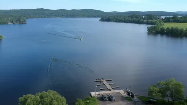 Une Vue Ariel Sur Lac Par Une Journée Ensoleillée — Video