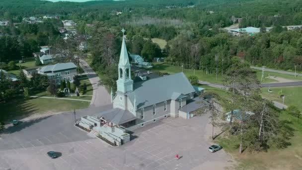 Uma Visão Arial Uma Igreja — Vídeo de Stock