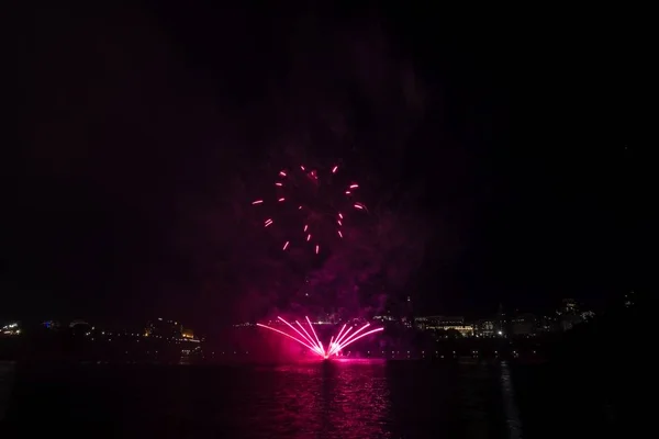 Fuegos Artificiales Colores Contra Cielo Negro — Foto de Stock