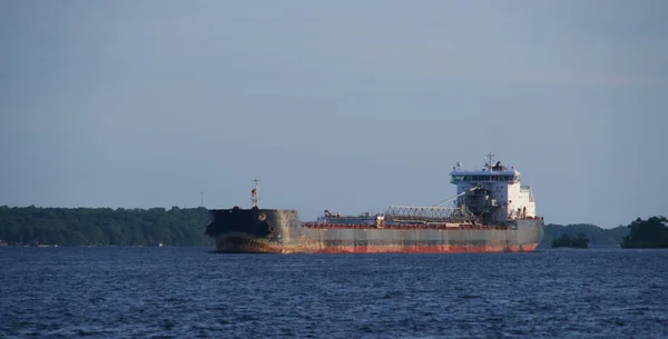 Bateau Sur Une Rivière — Photo