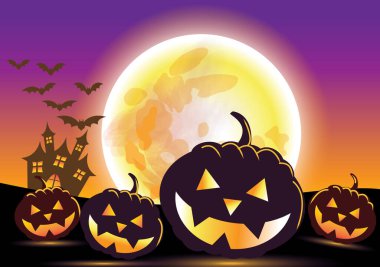 Cadılar Bayramı balkabakları gökyüzünde ay ışığı altında mor arka planda ve büyük bir ay. Boşluğu metin için kopyala. Mutlu Cadılar Bayramı konsepti. Yoksa Cadılar Bayramı konsepti satar.