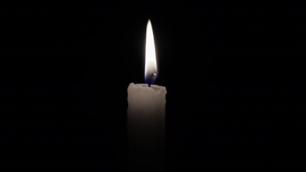 Λευκό κερί σε μαύρο φόντο — Αρχείο Βίντεο