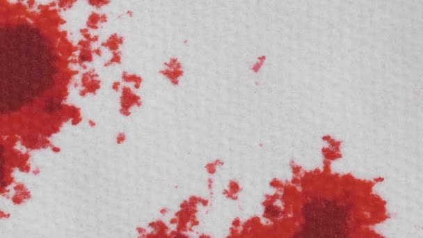 Пятна крови с использованным шприцем — стоковое видео