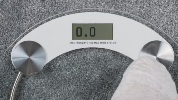 Bathroom scales with sad emoji on the screen — Stock Video