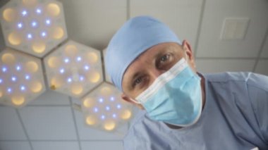 Hasta komadan sonra uyanıyor.