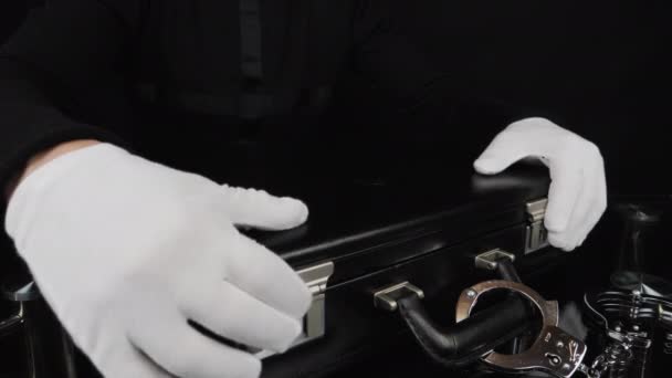 Handcuffed suitcase crowded with toilet paper inside — Stock Video