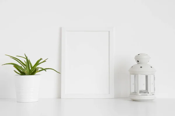 Mockup Quadro Branco Com Uma Planta Suculenta Suporte Vela Uma — Fotografia de Stock