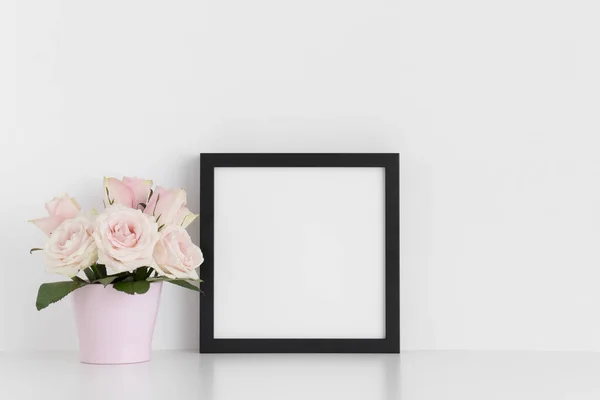 Mockup Quadrado Preto Quadro Com Rosas Cor Rosa Potenciômetro Uma — Fotografia de Stock