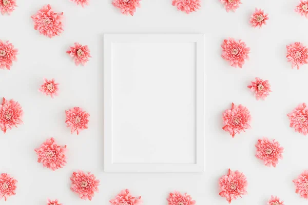 Top View White Frame Mockup Pink Chrysanthemum Decoration White Background — Stock Photo, Image