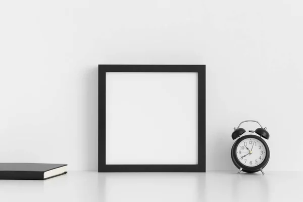 Mockup Con Cornice Quadrata Nera Con Notebook Orologio Tavolo Bianco — Foto Stock