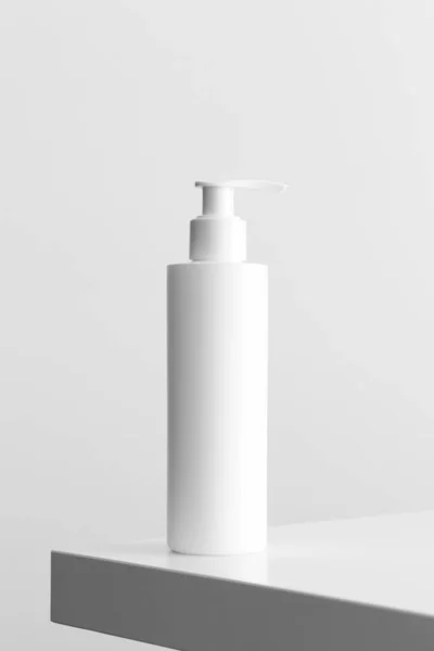 Biały Kosmetyczny Dozownik Szamponu Mockup Butelki Różowym Tle Makieta Białym — Zdjęcie stockowe