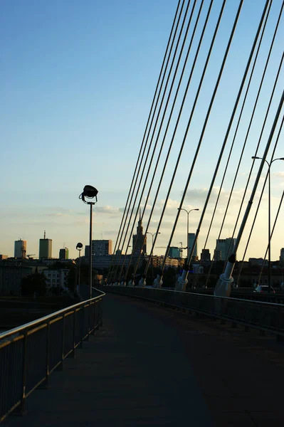Brückenbau Der Brücke Mit Pylonen Warschauer Sonnenuntergang Und Stadtpanorama — Stockfoto