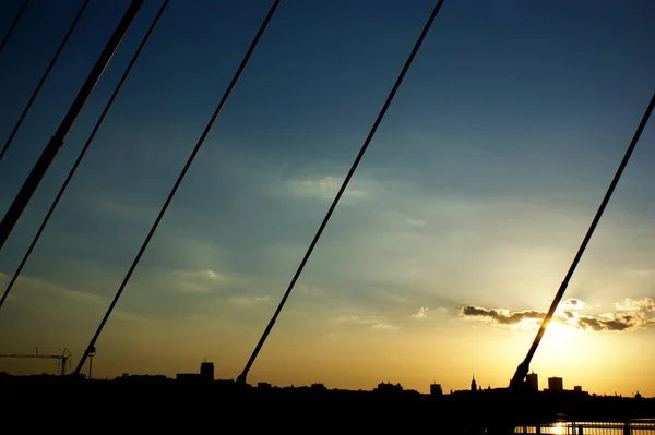 Brug Bouw Van Brug Met Pylonen Warschau Zonsondergang Stad Panorama — Stockfoto