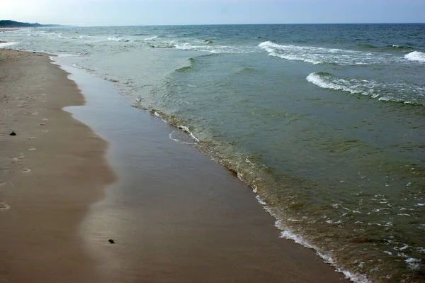 Польське Балтійське Море Прекрасні Блакитні Морські Хвилі Горизонт Пісок Пляж — стокове фото