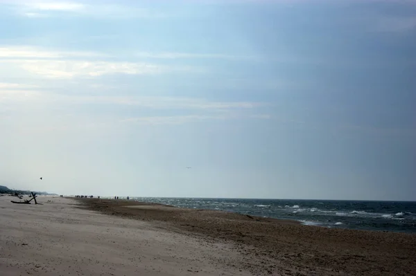 Polskie Morze Bałtyckie Piękne Błękitne Fale Morskie Horyzont Oceanu Piasek — Zdjęcie stockowe