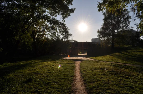 Prato Prato Mezzo Alla Città Prato Illuminato Dal Sole Tramonto — Foto Stock