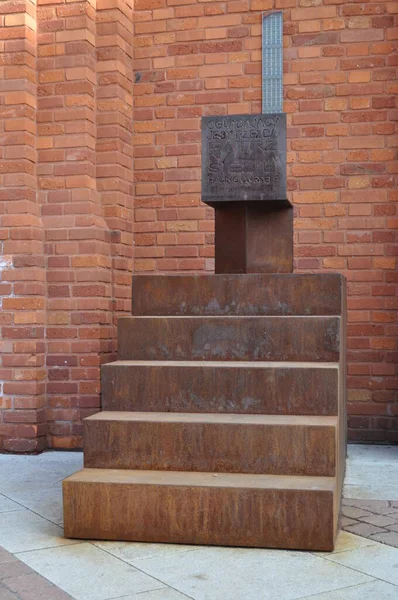 波兰罗兹市的青铜纪念碑楼梯 — 图库照片