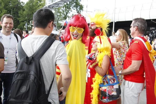 Moskova, 11 Haziran 2018, Ispanyol hayranları futbol oyunu gitmek